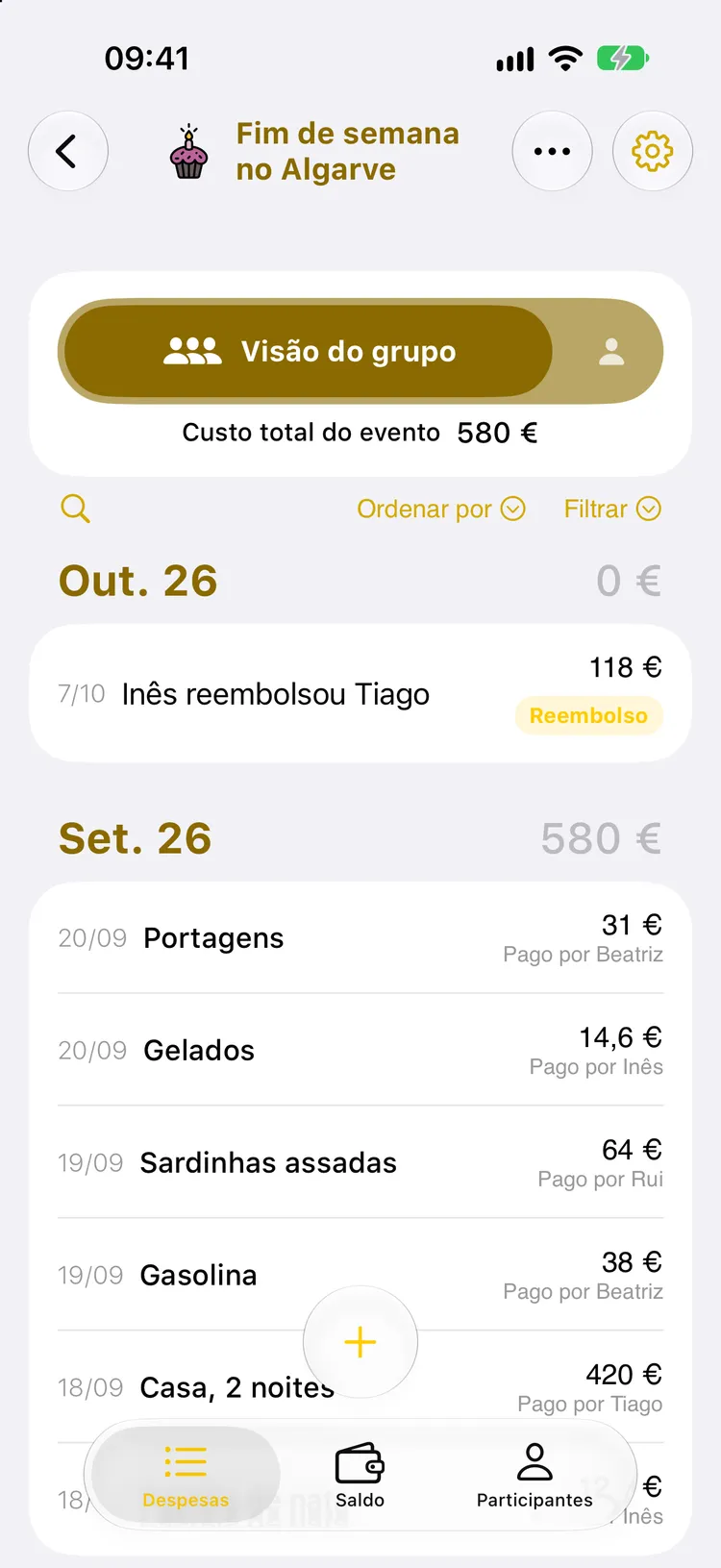 Lista de despesas do fim de semana no Algarve: no topo, Inês reembolsou Tiago, 118 €, com a etiqueta Reembolso; o custo total continua em 580 €